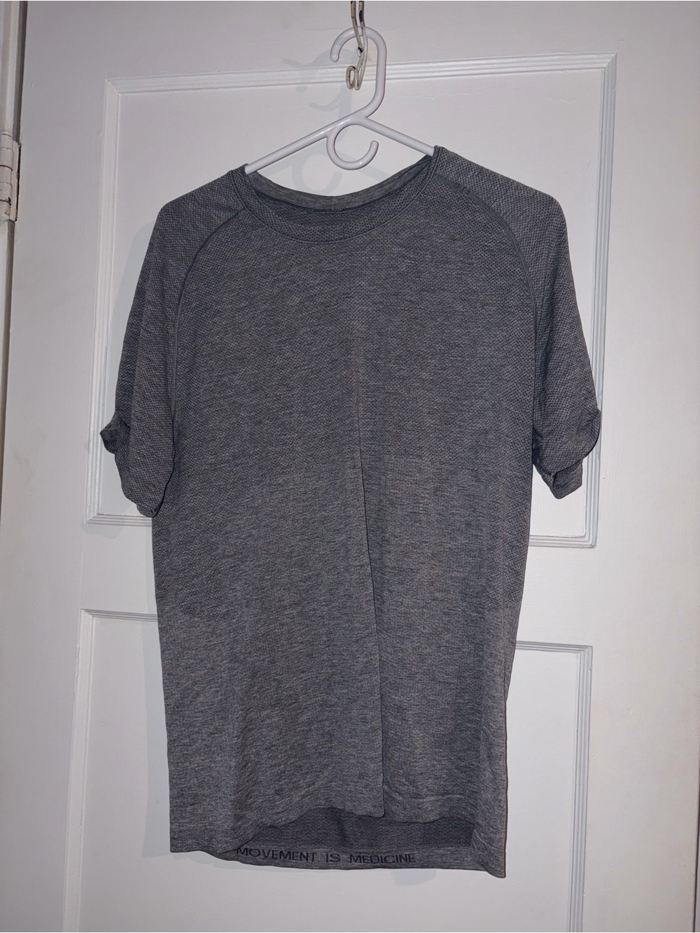 Lululemon size M Men's Grey Short-Sleeve Performance T-Shirt